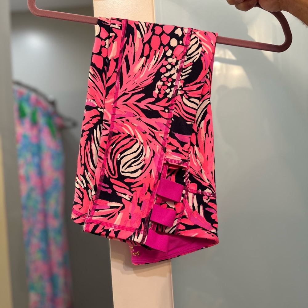 A Jungle in Here. Cropped leggings. BNWOT. Never worn. Size small.